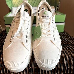 Unisex Cariuma OCA Off-White Canvas Sneaker -NIB